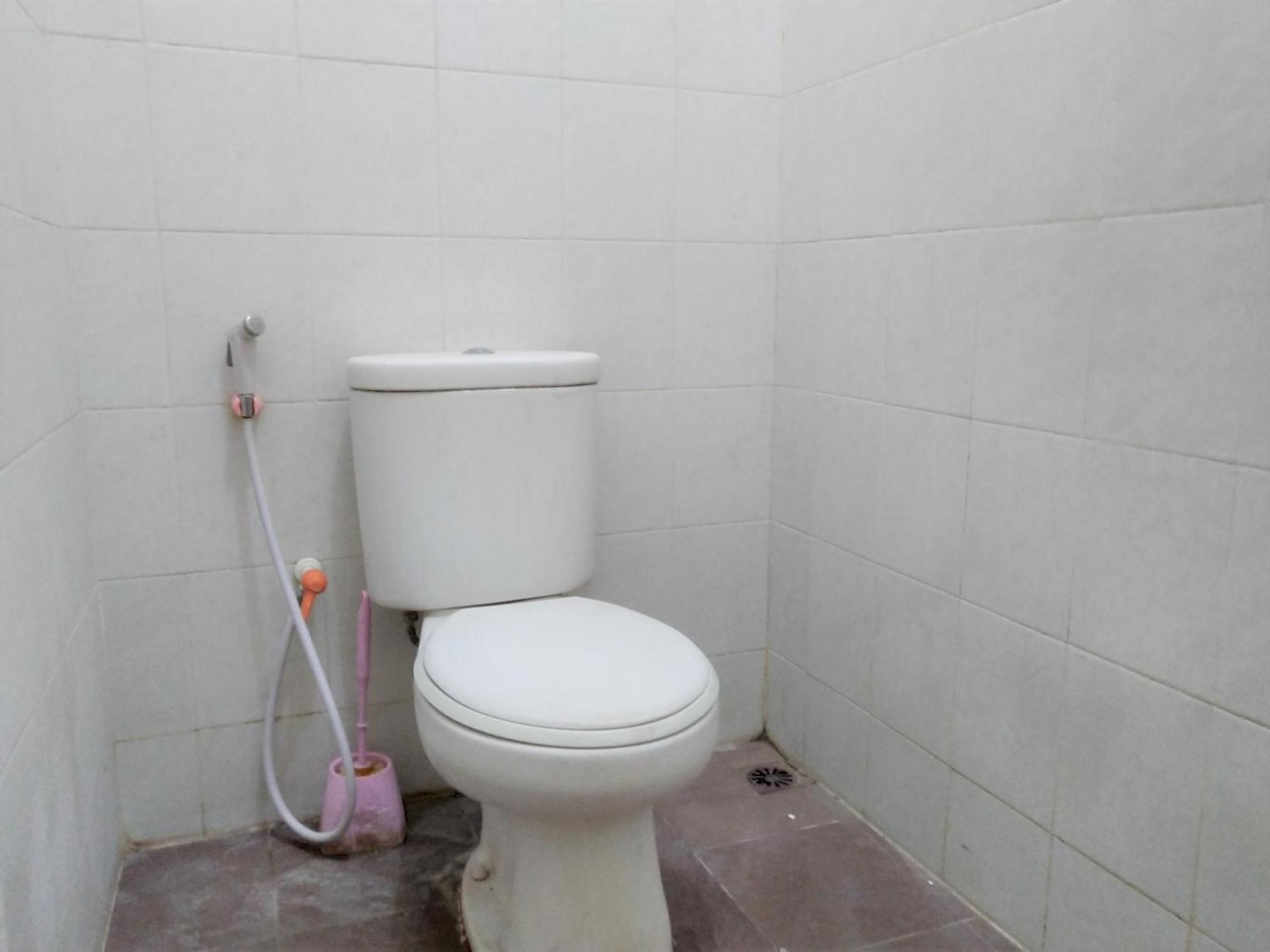 Hotel Pekalongan Syariah Mitra Reddoorz 客房 照片